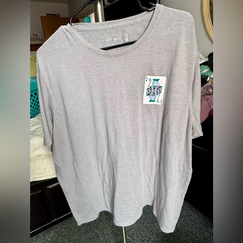 Walter Hagen grey golf tee with king of clubs design. Size: XXL